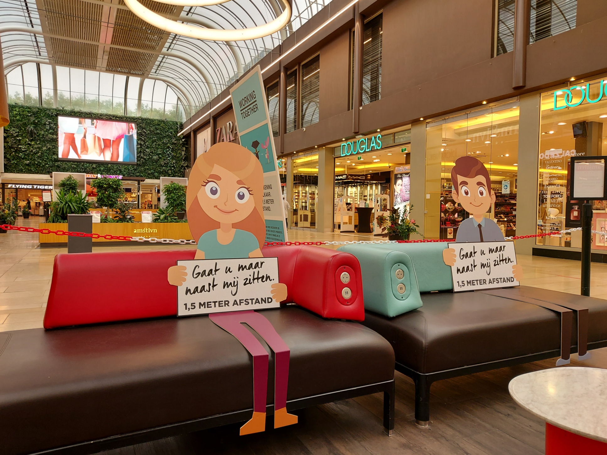 Ludieke anderhalve meter handhaving