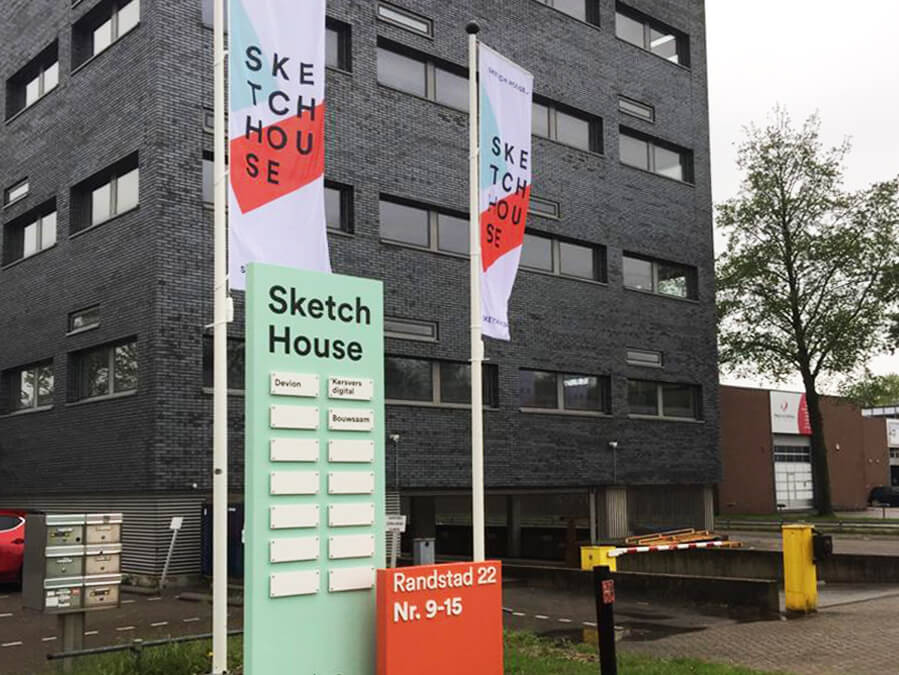 Rebranding kantorenpand Sketch House met indoor en outdoor signing