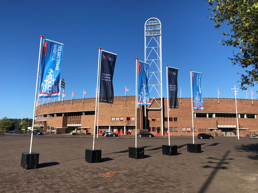 Vlaggen bij het stadion